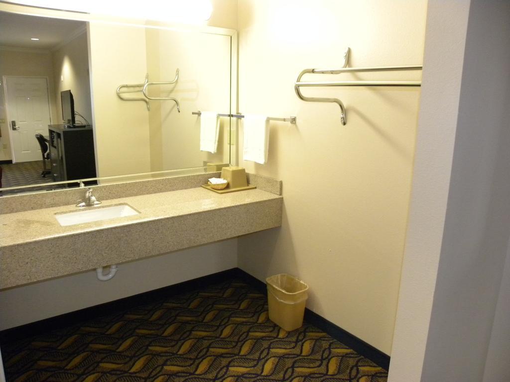Palace Inn Kingwood Хъмбъл Стая снимка
